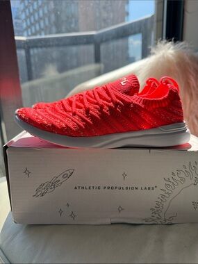 NIB, Ret $119, APL TechLoom Red/Peach Wave Youth Sneakers (Size 2/EUR 33)/Unisex